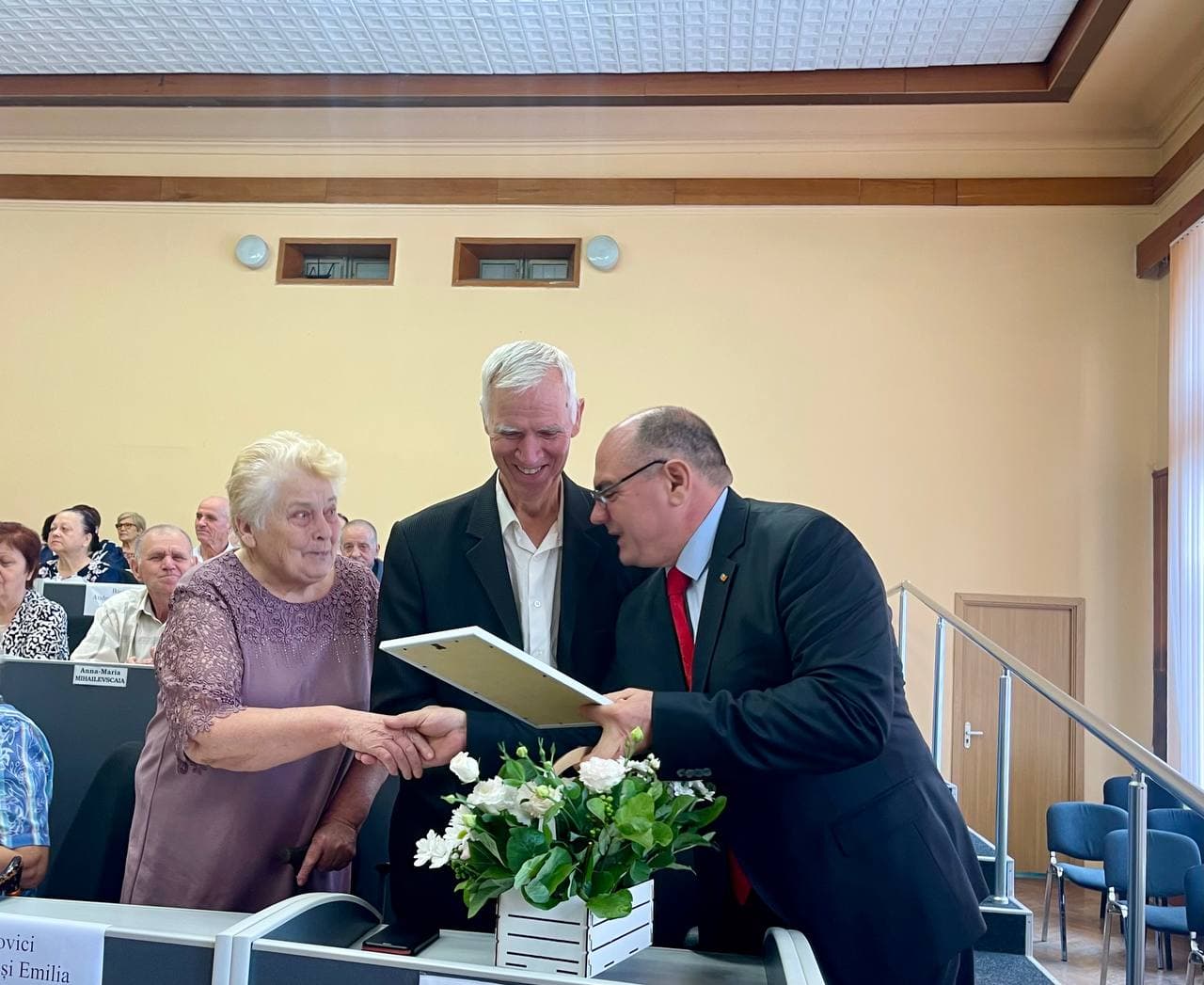 (FOTO) Primarul municipiului Bălți, Alexandr Petkov, a felicitat cuplurile care au sărbătorit 50 și 60 de ani de căsnicie (4)