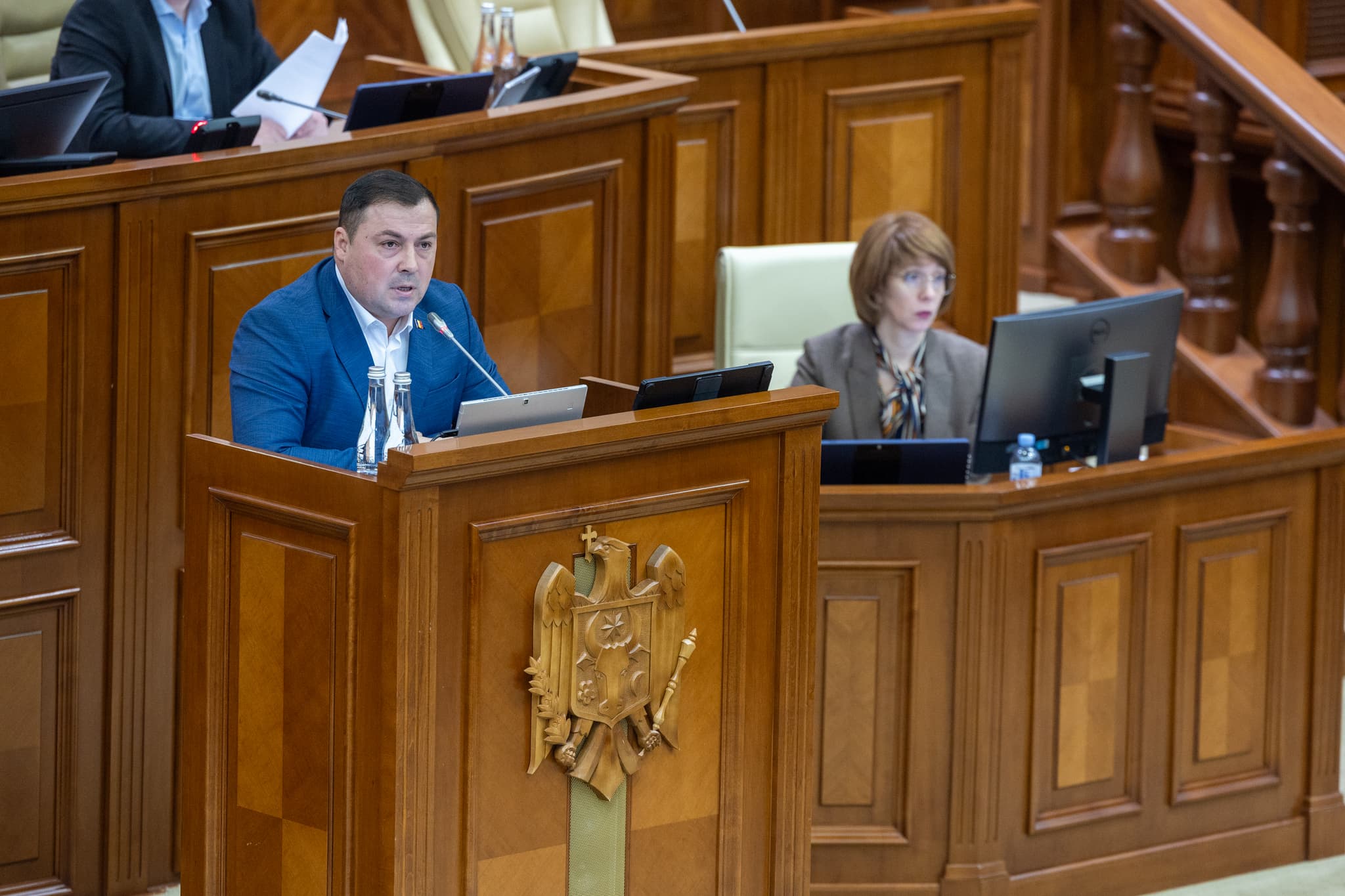 Din partea tuturor fracțiunilor parlamentare de opoziție, Serghei Ivanov, deputat al Partidului Nostru, a prezentat moțiunea simplă împotriva ministrului agriculturii.