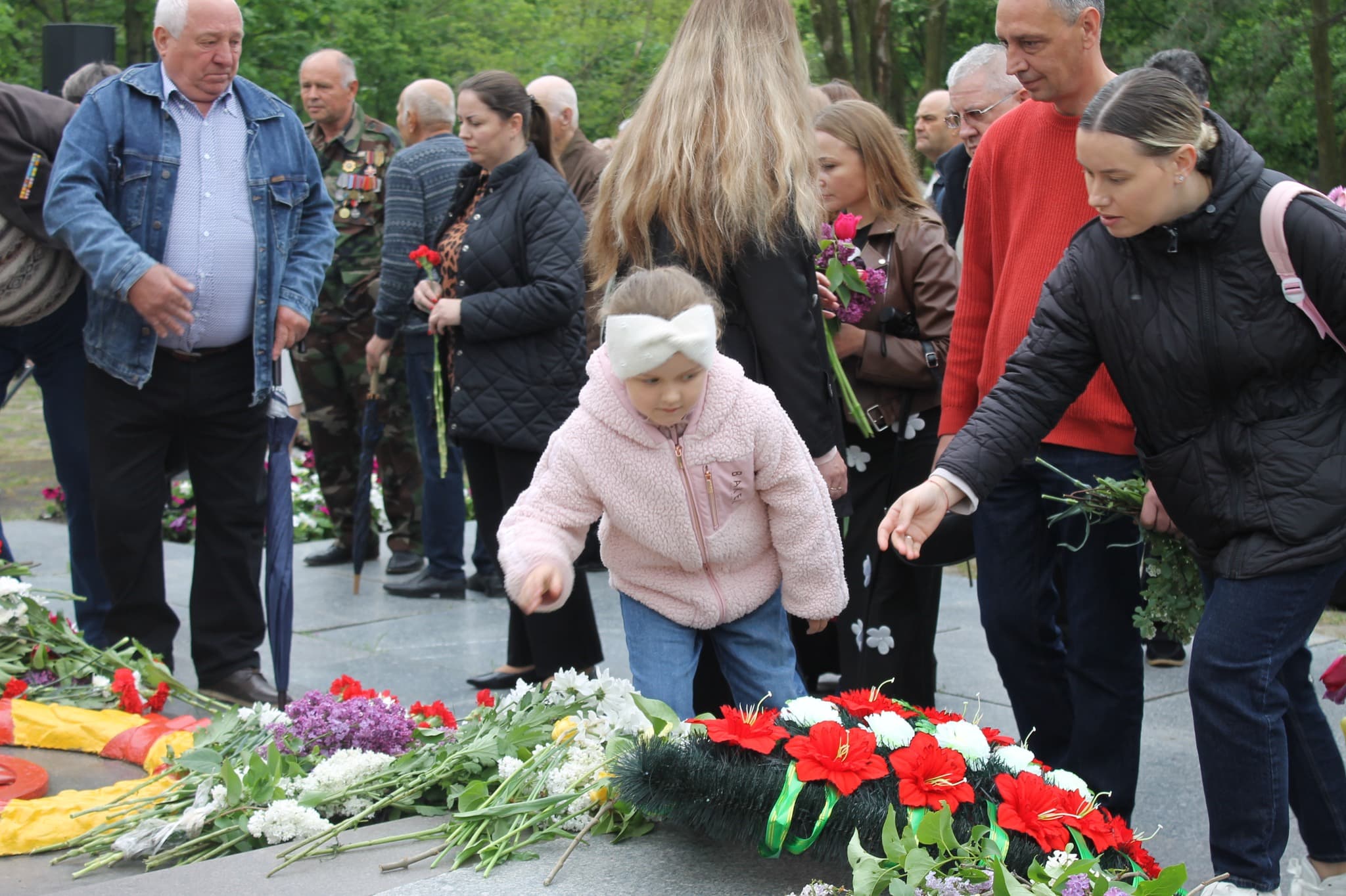 (FOTO) Pe 9 mai, echipele Partidului Nostru din toată țara au omagiat pacea (33)