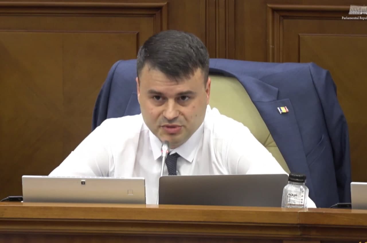 Deputatul Partidului Nostru, Alexandr Berlinschii cere garanții împotriva abuzurilor: ”Cine controlează autoritățile când refuză accesul cetățenilor la propriile date?”