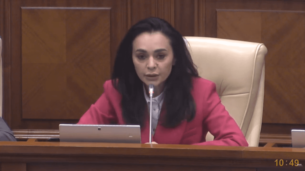 Criza apei la Bălți evidențiază probleme sistemice și necesitatea unor acțiuni urgente. Elena Grițco: „Această problemă nu ar trebui să aibă culoare politică”