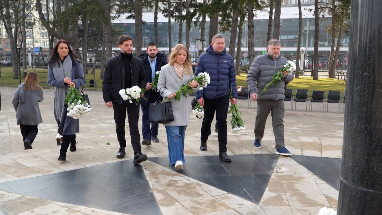 Deputați și alți membri ai echipei Partidului Nostru au omagiat eroii care au luptat pentru independența și integritatea Republicii Moldova  (4)