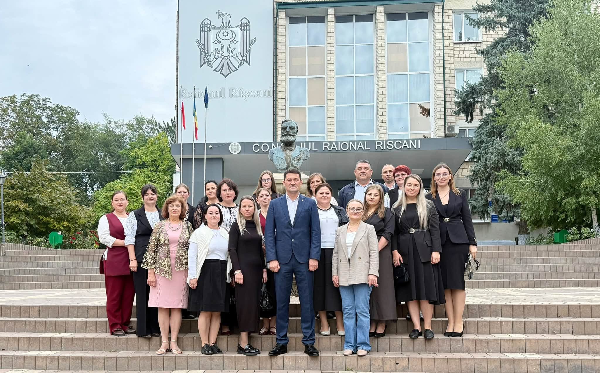Deputații și primarii Partidului Nostru au marcat Hramul la Rîșcani alături de Victor Bogatico și comunitate, într-o zi de sărbătoare cu evenimente sportive, artistice și inaugurarea unei noi biserici de lemn (3)