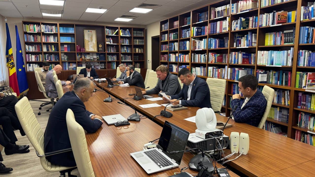 PAS проголосовала против повышения до 500 евро необлагаемого пошлинами лимита на посылки. Законопроект Нашей Партии отклонён комиссией