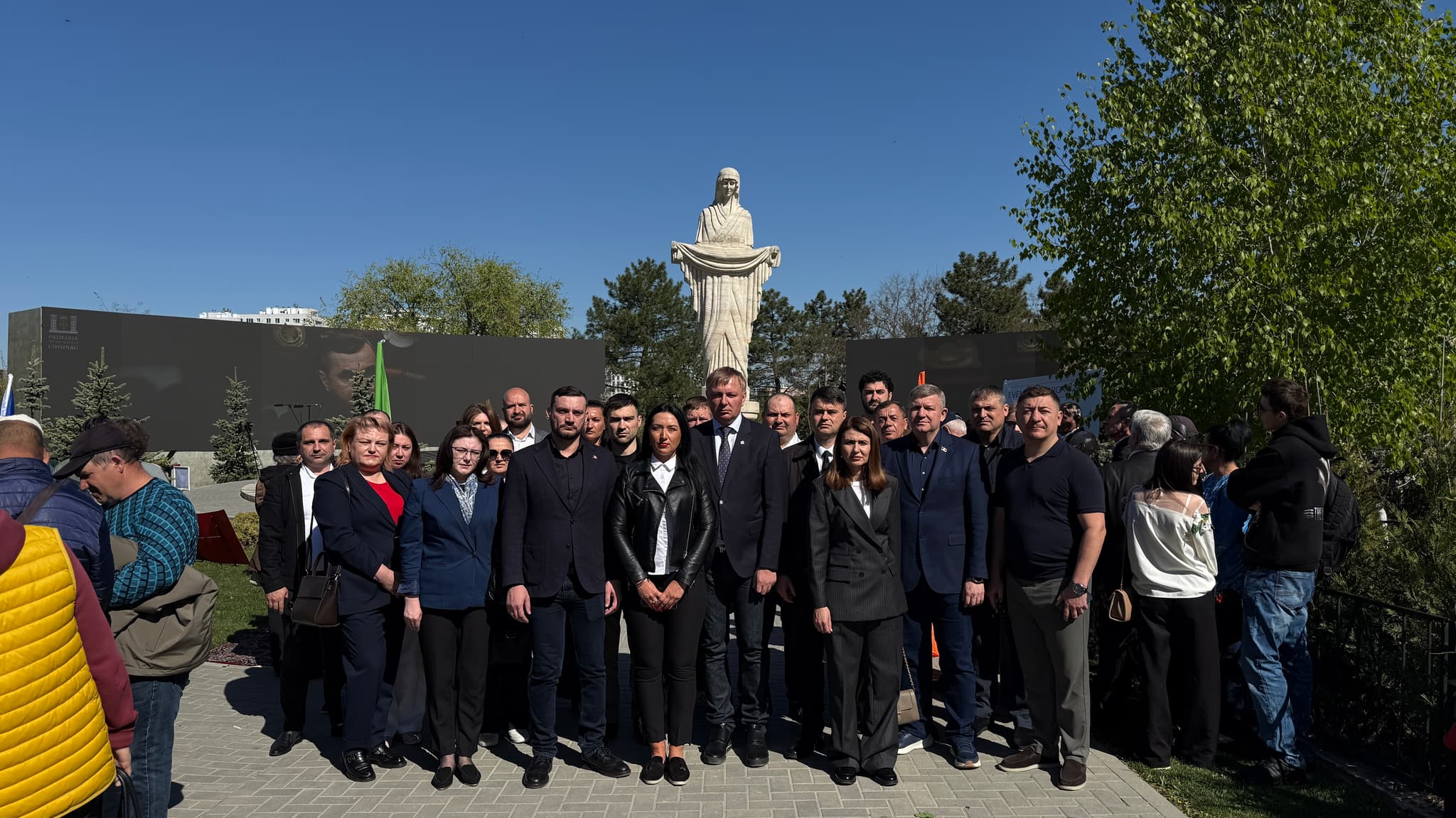 Partidul Nostru a comemorat victimele de la Cernobîl. Renato Usatîi: „Datoria noastră este să le cinstim memoria și să avem grijă de veterani” (5)