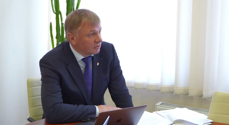În urma sesizărilor cetățenilor din diaspora, Renato Usatîi a înaintat o inițiativă de simplificare a procedurii de scoatere a autovehiculelor din țară – proiectul este examinat în comisii