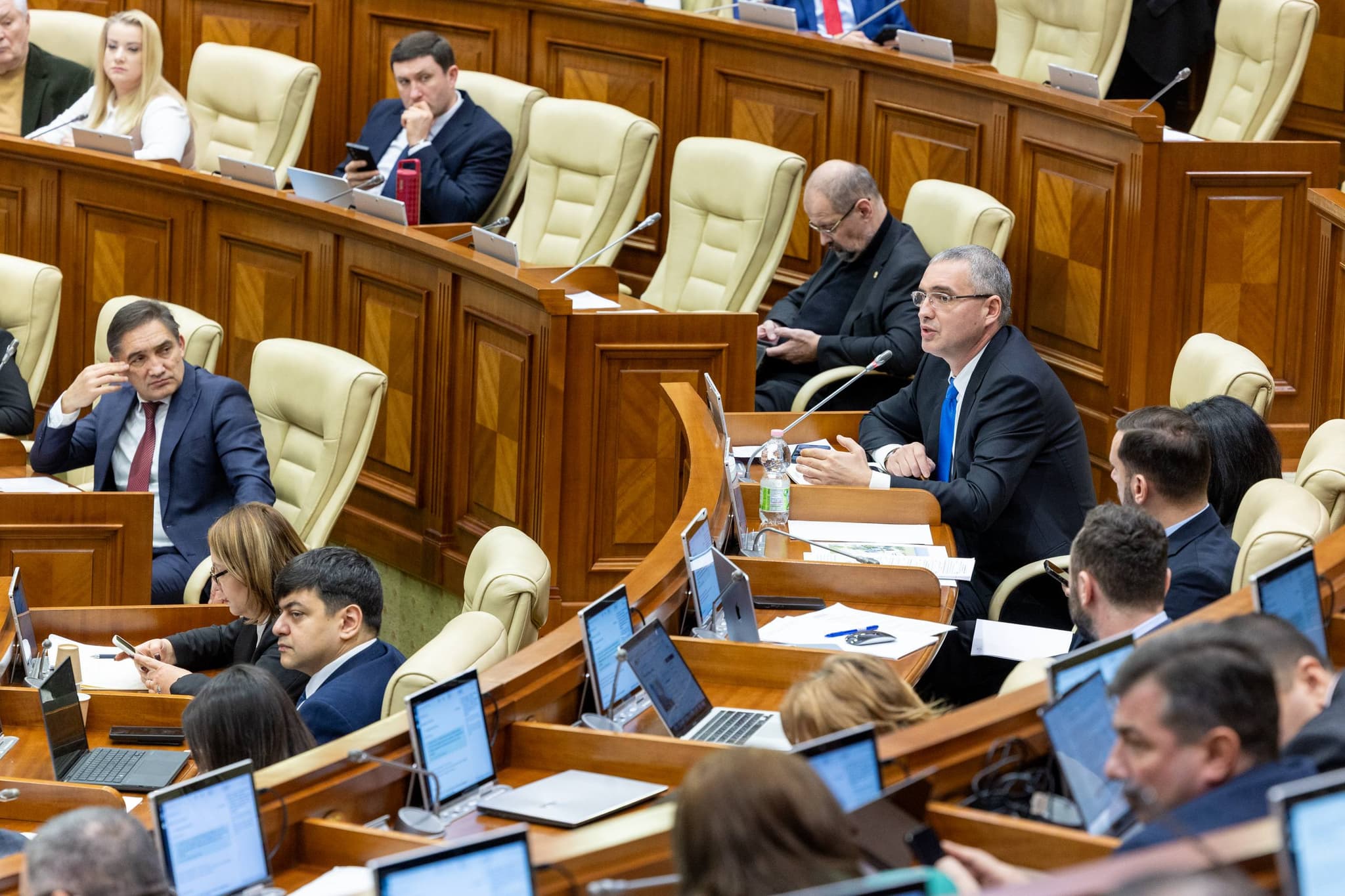   Renato Usatîi: Un proiect de lege, odată votat în prima lectură, trebuie adoptat de aceeași legislatură ori de oferit posibilitatea deputaților din noua legislatură să vină cu amendamente