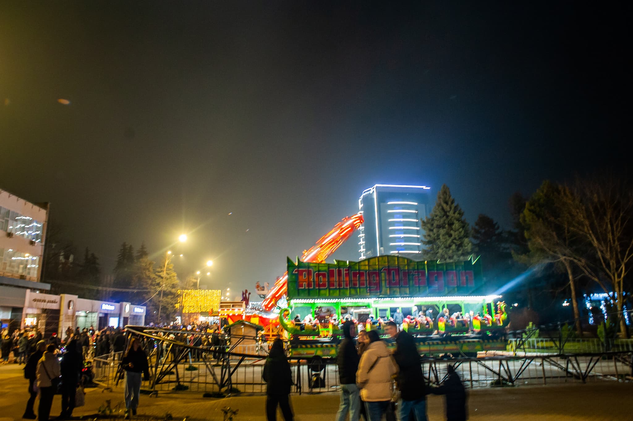 Renato Usatîi a făcut un nou cadou municipiului Bălți – Pomul de Crăciun, iluminatul festiv și decorațiuni (18)