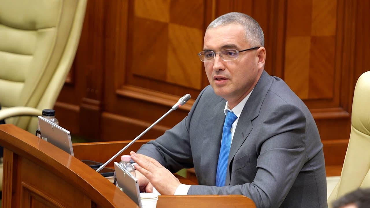 (DOC) Renato Usatîi a transmis Parlamentului încă 11 propuneri legislative și instituționale pentru combaterea fraudelor telefonice, financiare și online