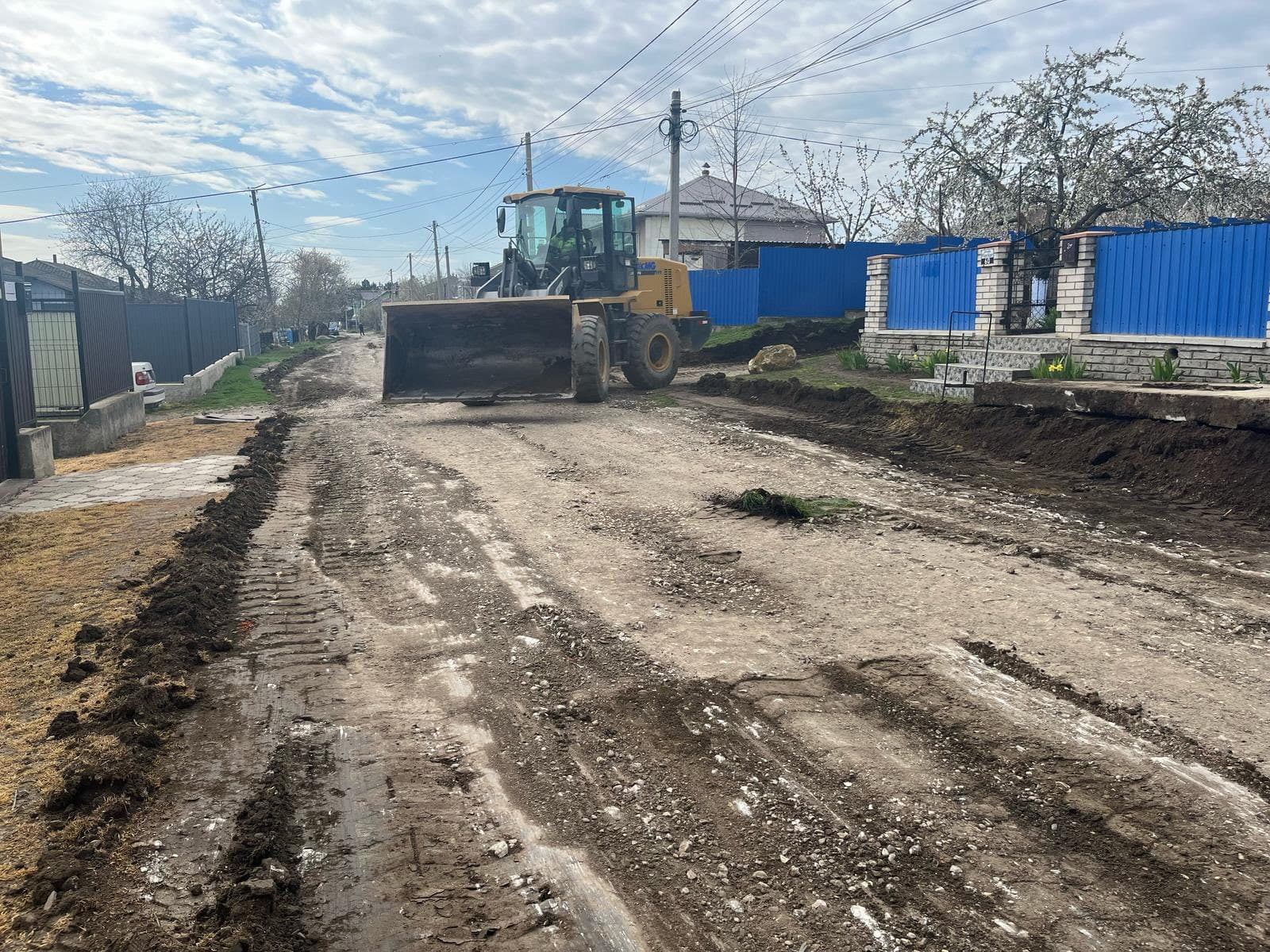 Orașul Rîșcani, transformat într-un vast șantier: drumuri în reparație, trotuare și spații verzi în reamenajare (5)