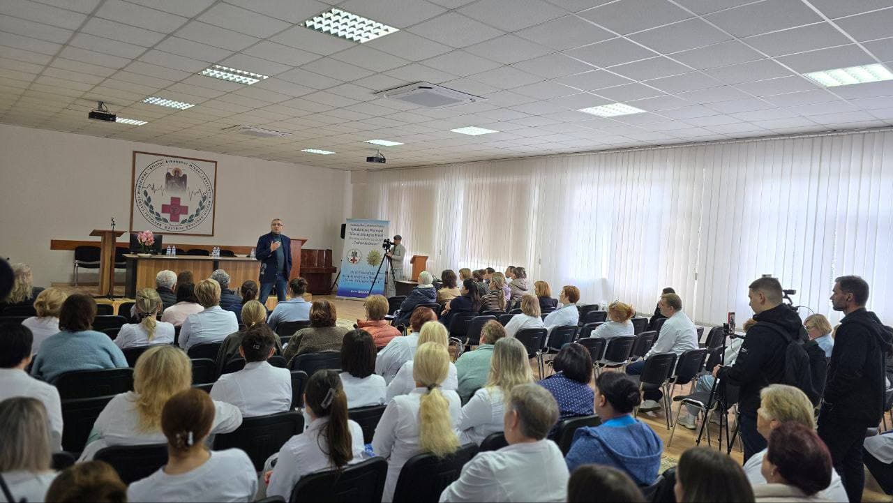 17.10.2024 – Meeting of "Our Party" presidential candidate, Renato Usatii, with the staff of Hospital No. 2 in the capital.