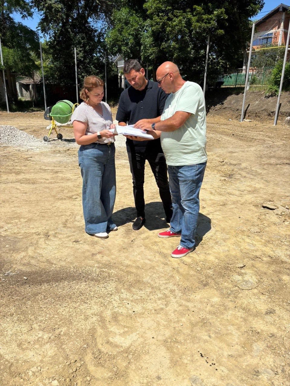 La Rîșcani se construiește un stadion multifuncțional. Primarul Victor Bogatico, Partidul Nostru: Tinerii trebuie să aibă posibilitatea să practice sport (3)