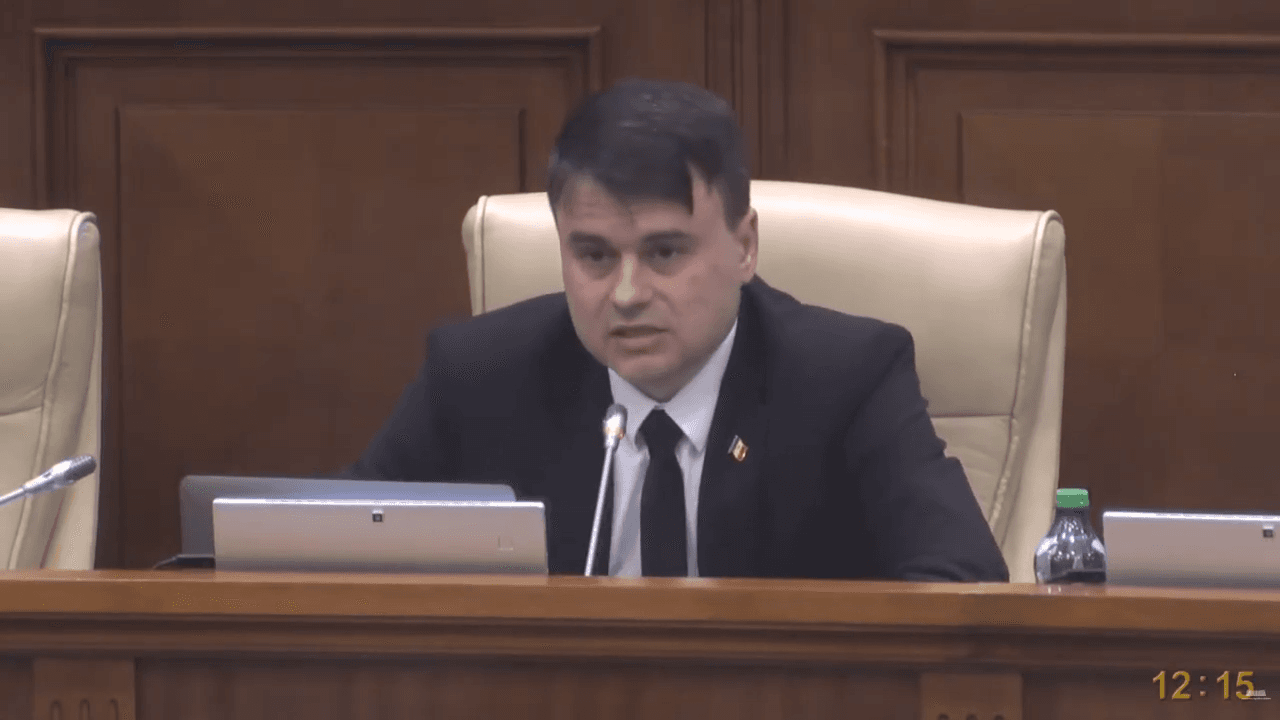 Alexandr Berlinschii, deputat Partidul Nostru, cere explicații ministrului Apărării privind suprasolicitarea militarilor prin contract