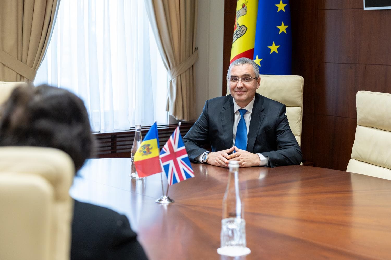 Președintele fracțiunii Partidului Nostru, Renato Usatîi, a discutat cu Ambasadoarea Marii Britanii, E.S. Fern Horine (4)