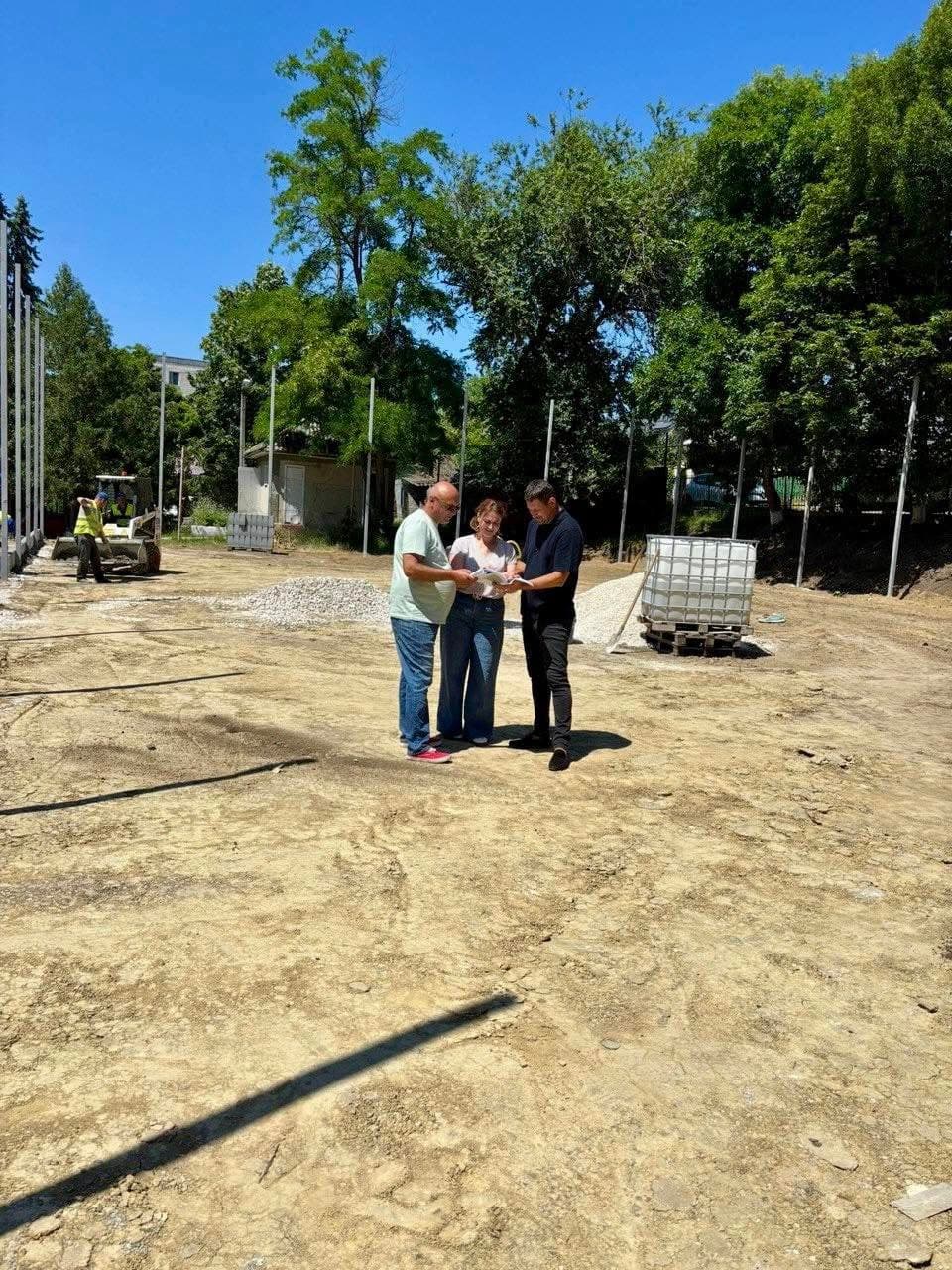 La Rîșcani se construiește un stadion multifuncțional. Primarul Victor Bogatico, Partidul Nostru: Tinerii trebuie să aibă posibilitatea să practice sport (1)