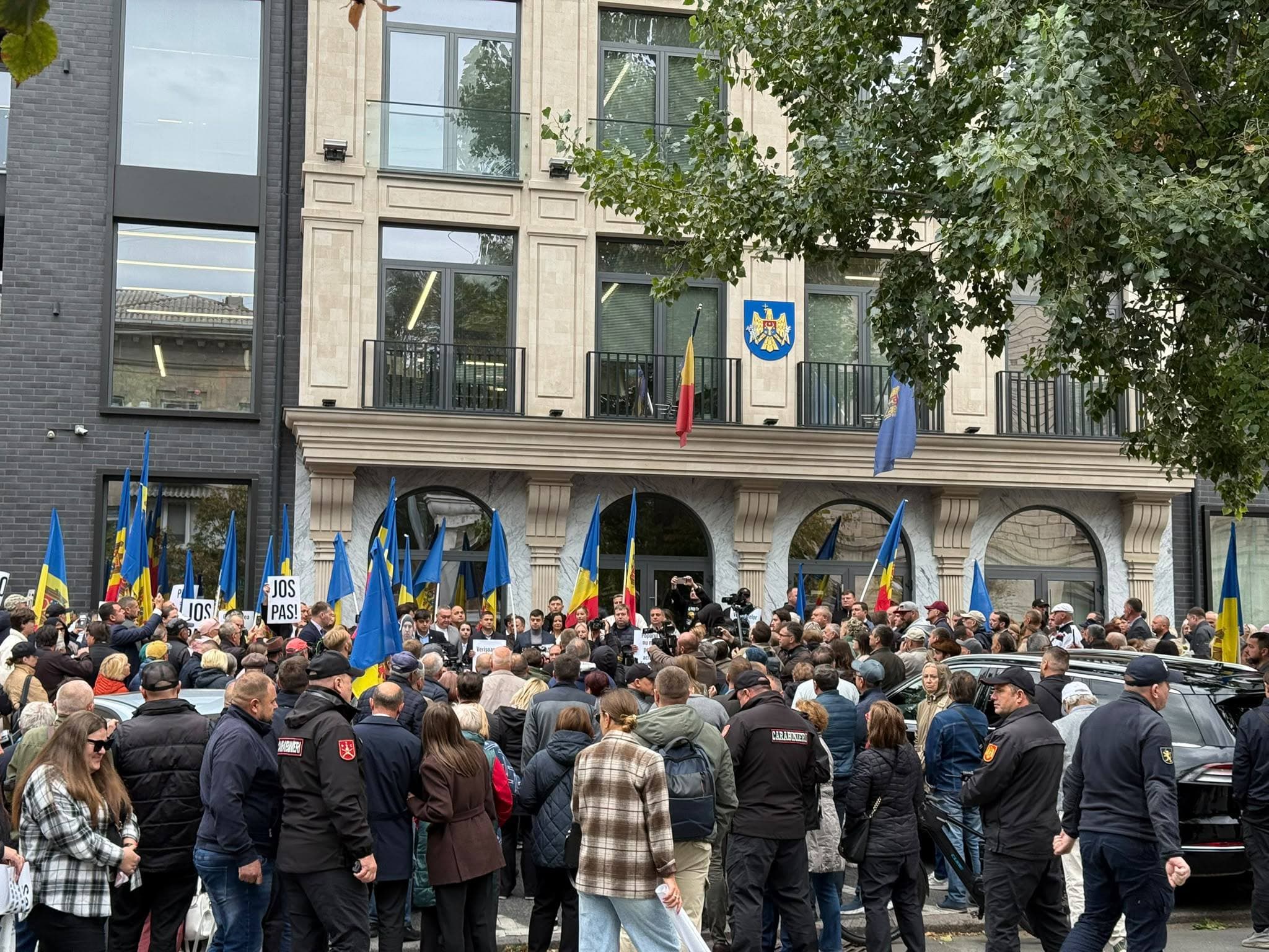 La protestul împotriva creșterii tarifelor, Fracțiunea Partidului Nostru cere demisia directorului Energocom și un audit al strategiei de achiziții (1)