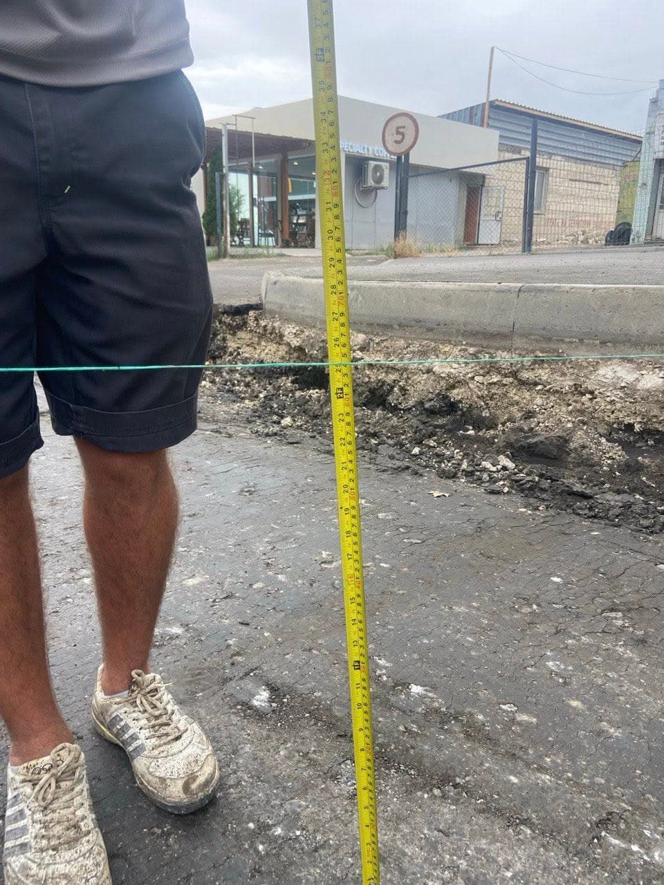 La Bălți, în timpul lucrărilor de reparație au fost depistate nereguli grave în construcția drumurilor. Primarul din partea Partidului Nostru, Alexandr Petkov: „O asemenea atitudine față de oraș este o crimă!” (4)
