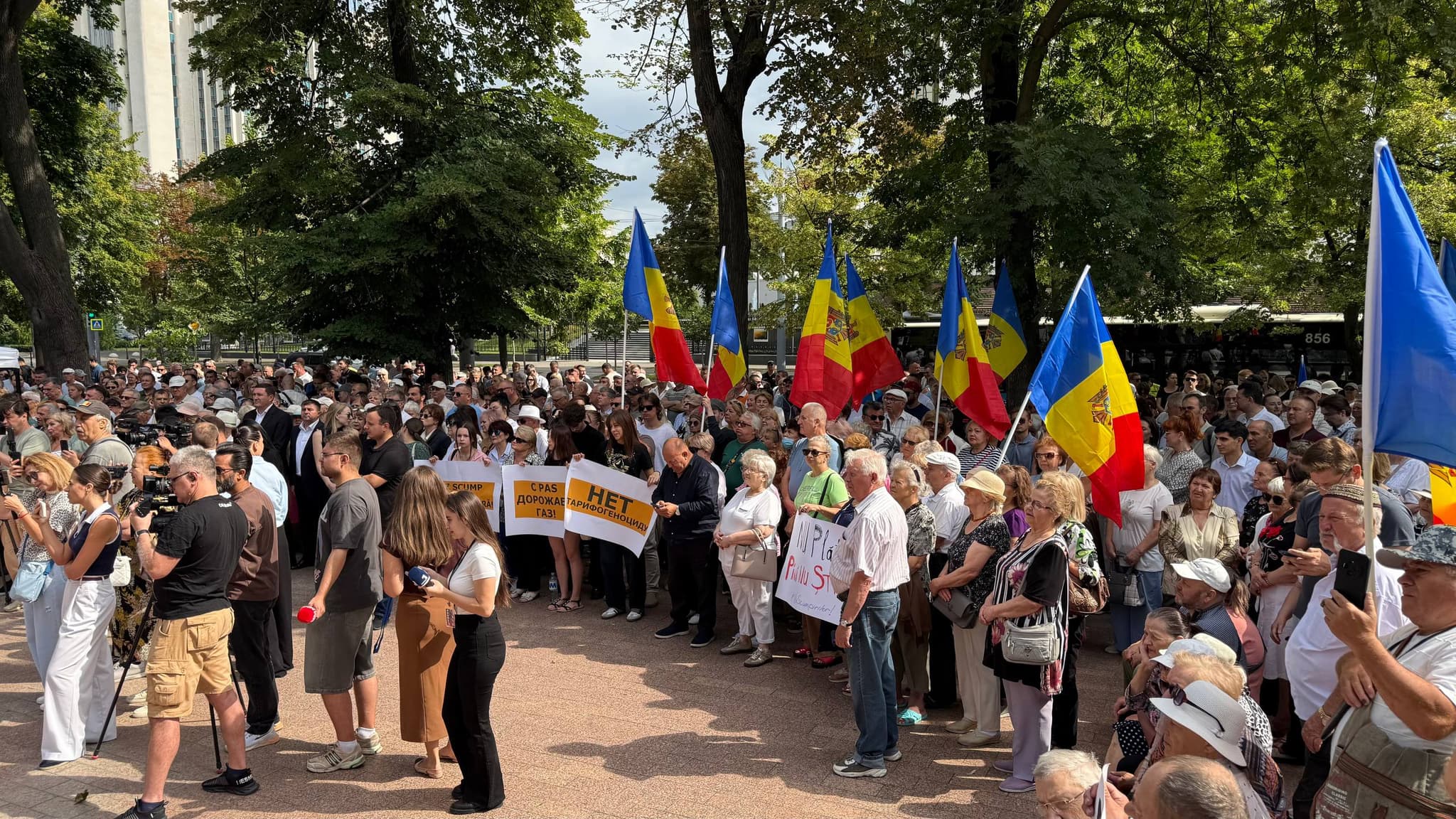 Protest în fața Parlamentului: Deputatul Partidului Nostru, Constantin Cuiumjiu, acuză achiziții întârziate de gaze și cere demisia conducerii Energocom 