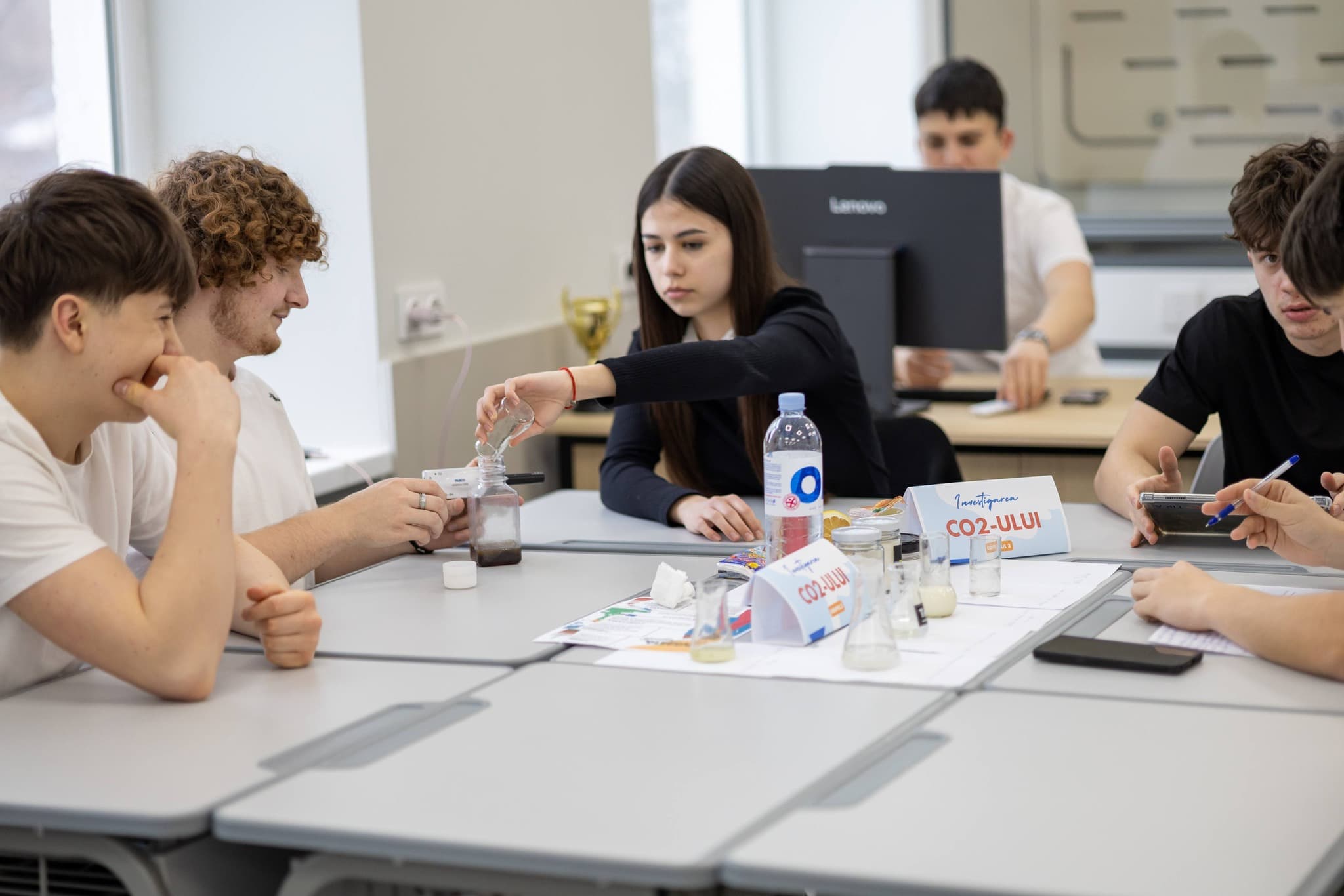 Laboratoare moderne, inaugurate la liceul „Mihai Eminescu” din Drochia. Primarul Nina Cereteu: Copiii din Drochia merită condiții de studii la standarde internaționale (7)