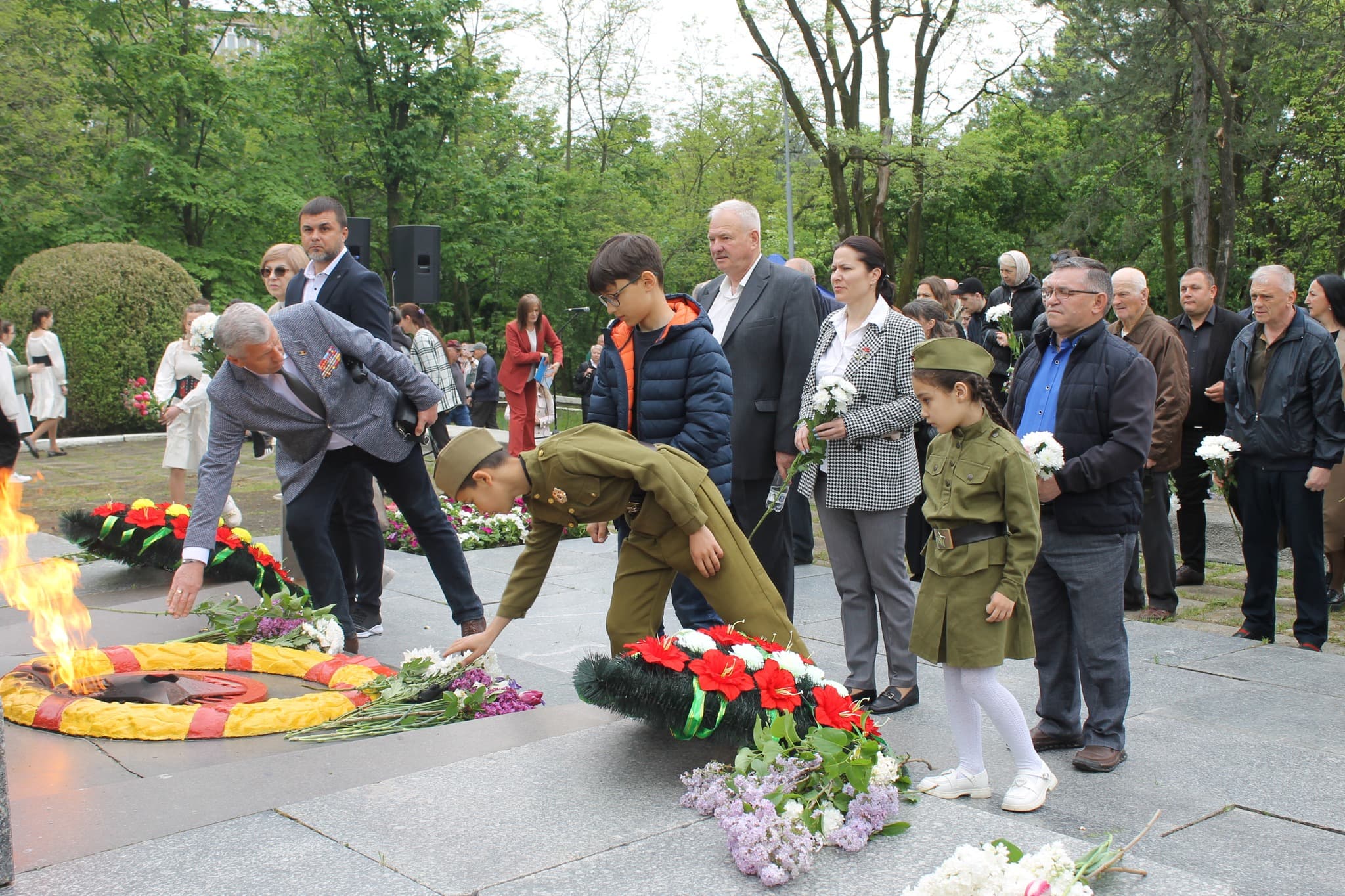 (FOTO) Pe 9 mai, echipele Partidului Nostru din toată țara au omagiat pacea (32)