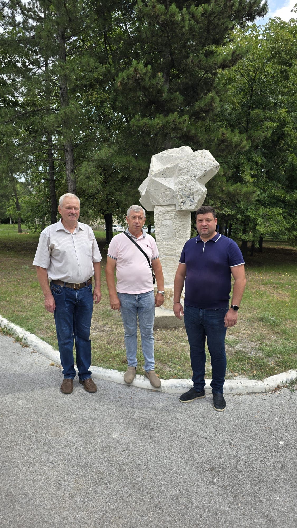 (FOTO) Aleea Culturii Eminesciene – o nouă atracție turistică în Fălești, inaugurată de Primarul orașului, Alexandr Severin (Partidul Nostru) (5)