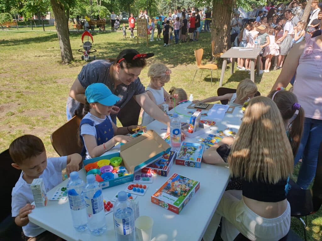 Înghețată, călătorii cu eco-transportul, joc cu personaje din povești, facepainting, așa au sărbătorit 1 iunie orașele și satele conduse de primarii Partidului Nostru (11)