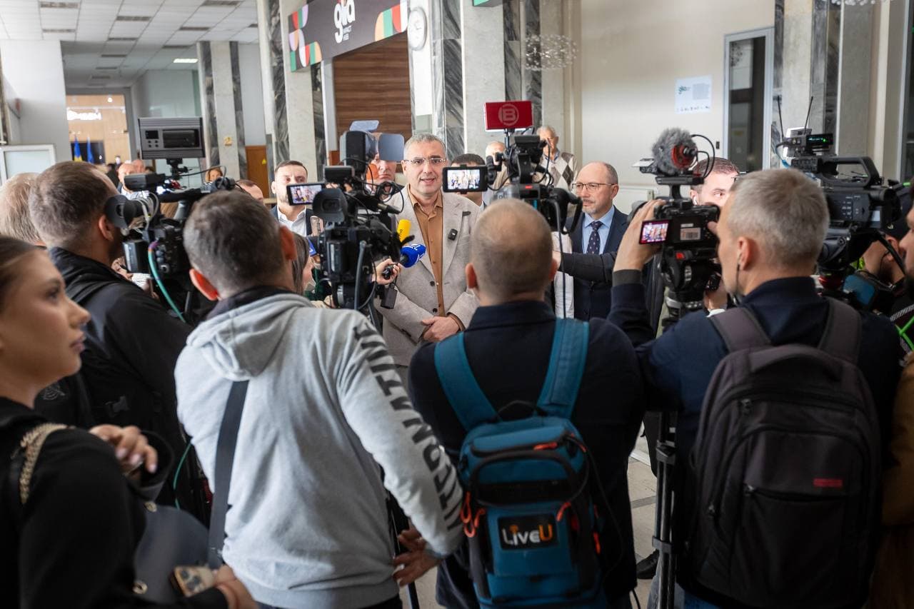 Renato Usatîi a votat împreună cu echipa Partidului Nostru: Am votat pentru o Moldovă puternică și prosperă, pentru o Moldova în care standardele europene și mondiale devin realitate! Vectorul dezvoltării naționale trebuie să fie prioritate! (2)