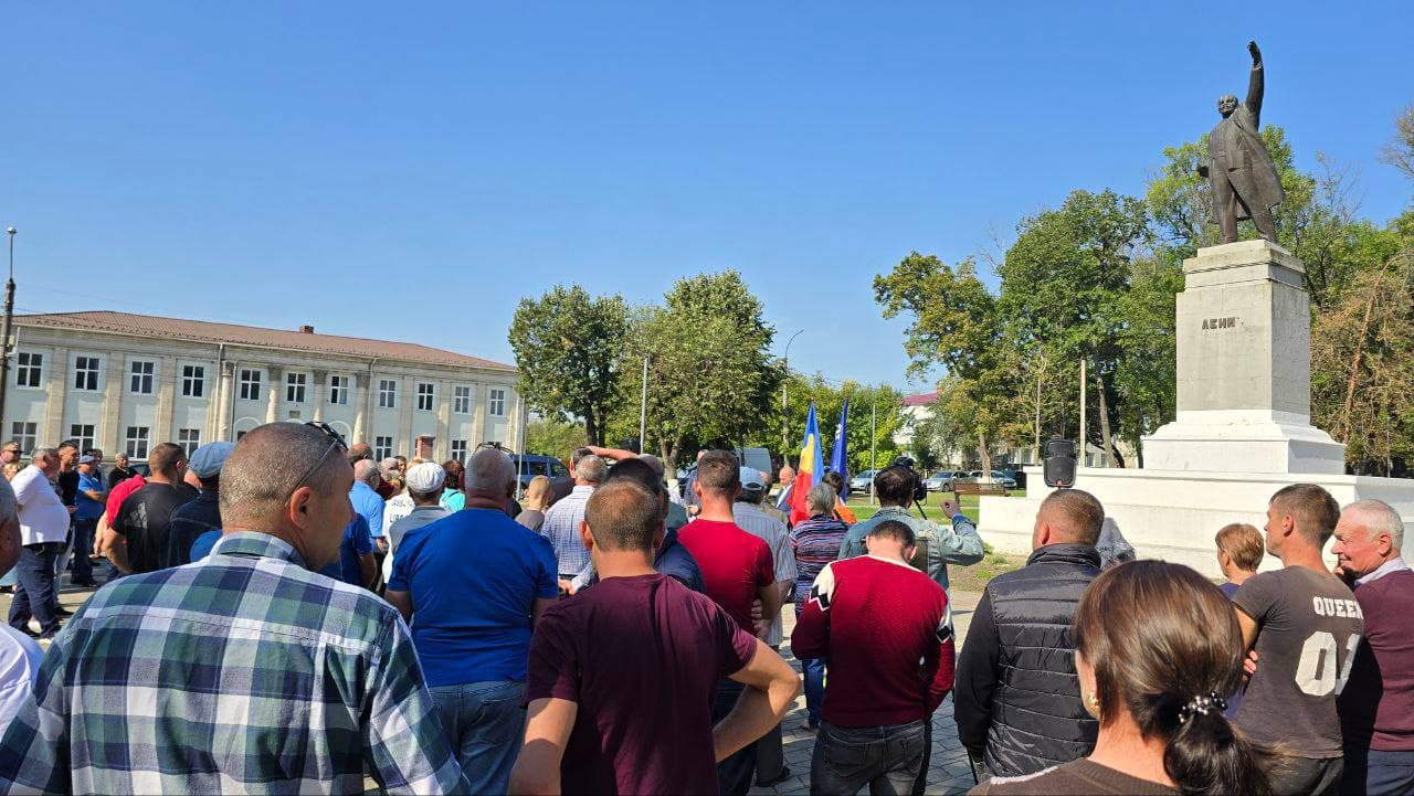 Imediat după lansare în campanie, Renato Usatîi a dat startul întâlnirilor cu oamenii. Primele au avut loc în nordul țării (2)