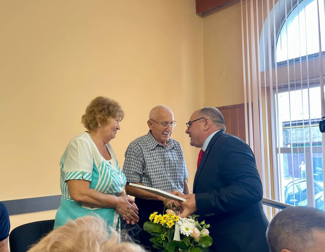 (FOTO) Primarul municipiului Bălți, Alexandr Petkov, a felicitat cuplurile care au sărbătorit 50 și 60 de ani de căsnicie (7)