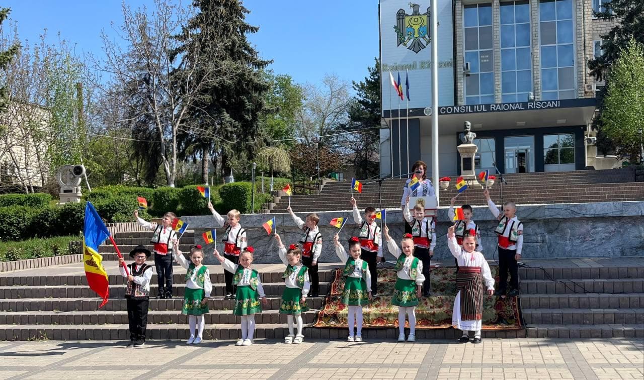 Ziua Drapelului, sărbătorită în localitățile conduse primari de la Partidul Nostru. Renato Usatîi: O Moldovă respectată începe cu respectul pentru cetățeni! (19)