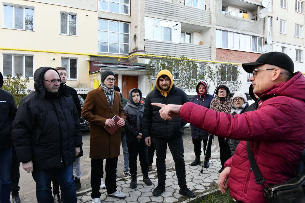 Primarul municipiului Bălți, Alexandr Petkov, și echipa Partidului Nostru, în dialog cu locuitorii străzilor Krîlov și Libertății (13)