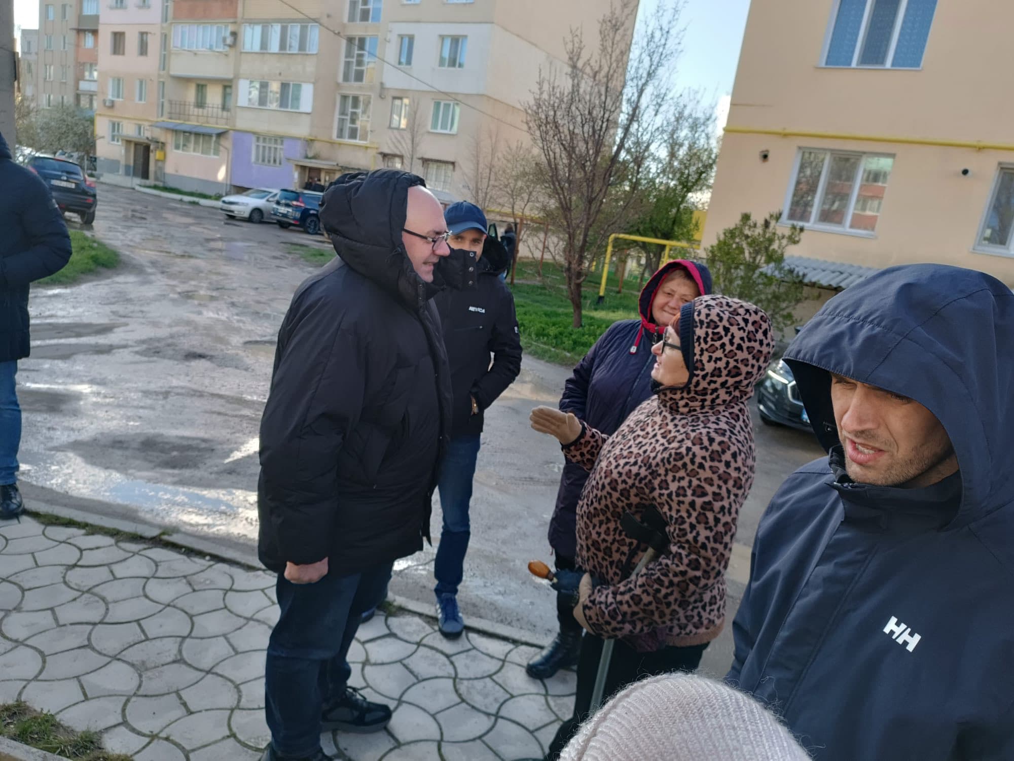Primarul municipiului Bălți, Alexandr Petkov, și echipa Partidului Nostru, în dialog cu locuitorii străzilor Krîlov și Libertății (2)