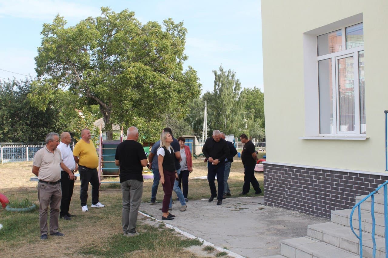 La Drochia, după reparație au fost date în exploatare mai multe segmente de drum, iar la o grădiniță se fac lucrări de termoizolare (1)