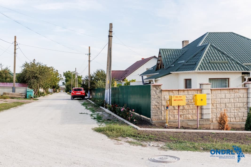 2200 de locuitori din orașul Drochia au fost conectați la rețeaua de canalizare centralizată. Nina Cereteu: Este un pas important în îmbunătățirea calității vieții oamenilor! (4)