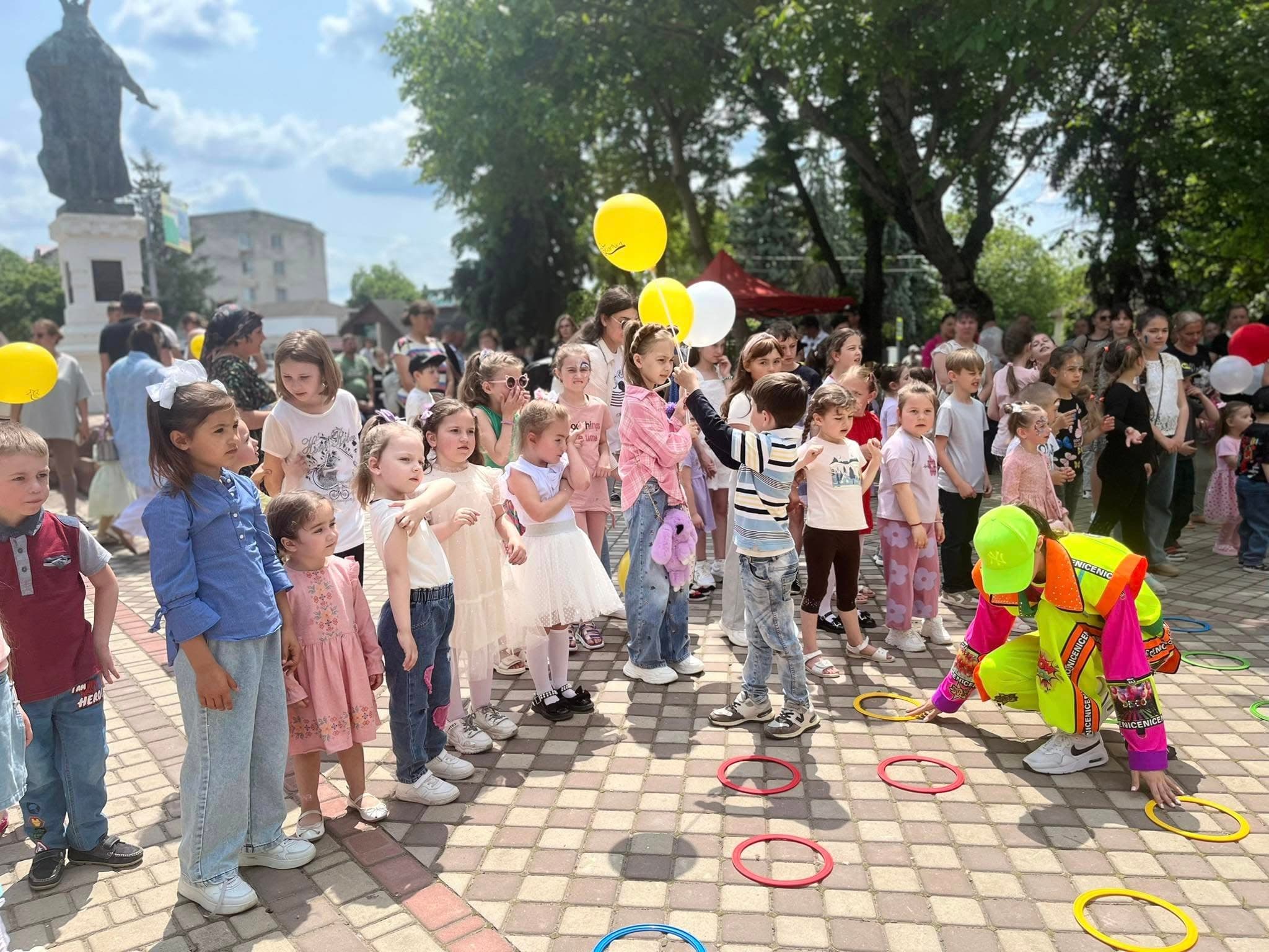 Renato Usatîi, mesaj de 1 iunie: „Să creșteți sănătoși și iubiți, lumea e mai frumoasă cu voi!”. Sărbătoarea a fost plină de culoare în orașele conduse de primarii Partidului Nostru (6)