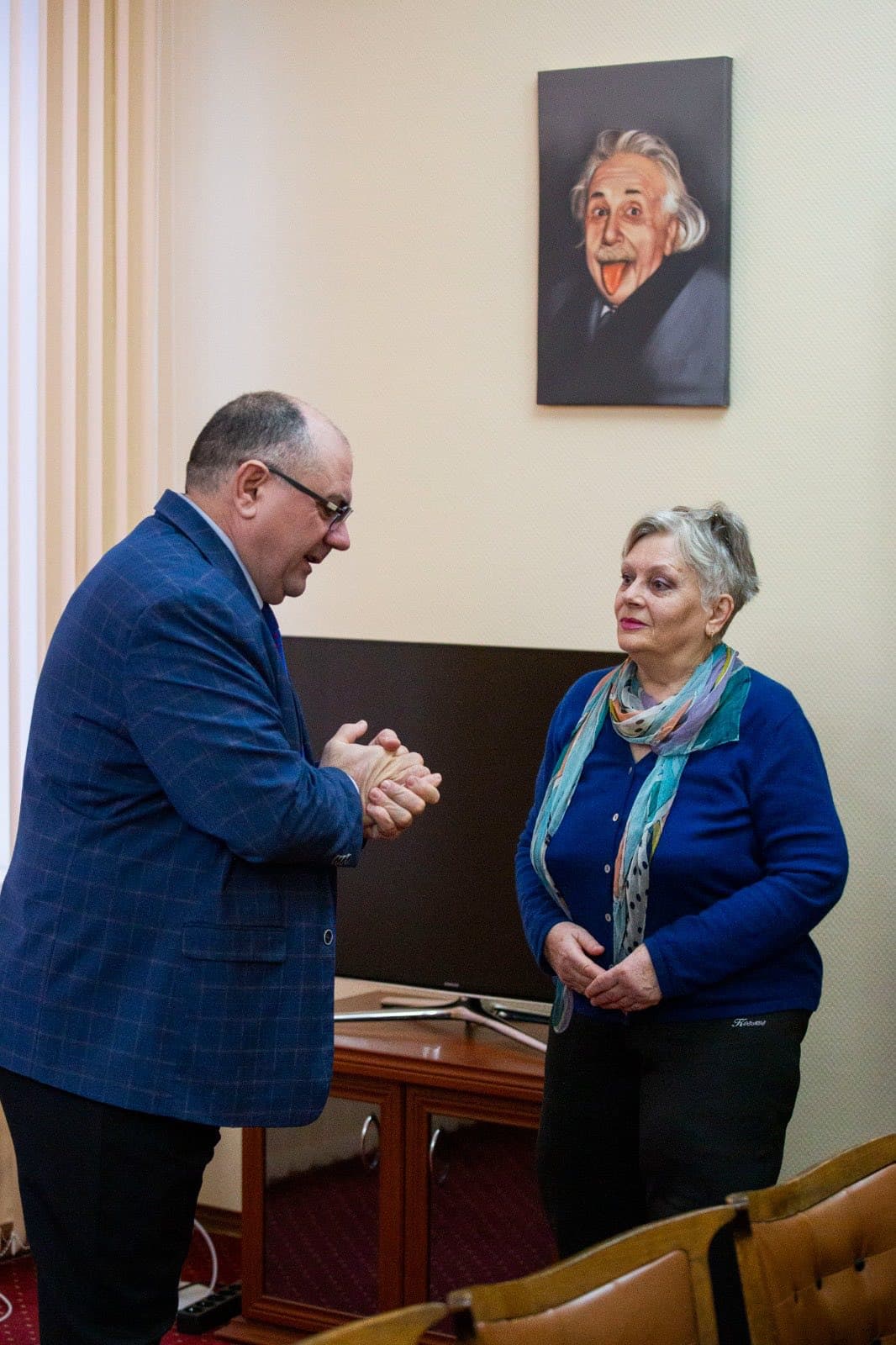 Primarul municipiului Bălți, Alexandr Petkov, a felicitat-o pe Liudmila Samusi cu prilejul împlinirii a 100 de ani (2)