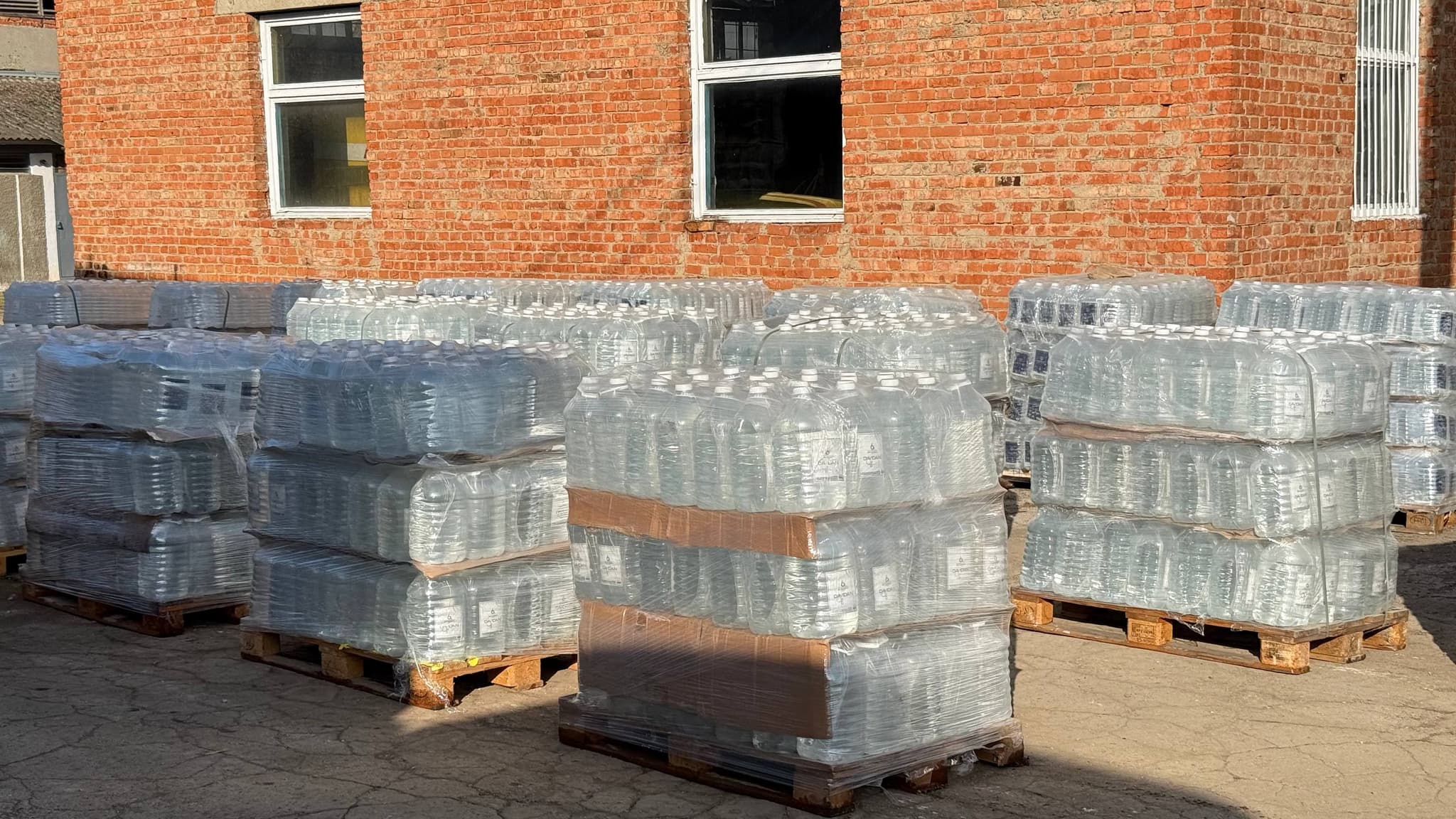 (FOTO) Start distribuirii apei oferite de Renato Usatîi municipiului Bălți! Alexandr Petkov: „Mulțumesc pentru această acțiune de binefacere!” (5)