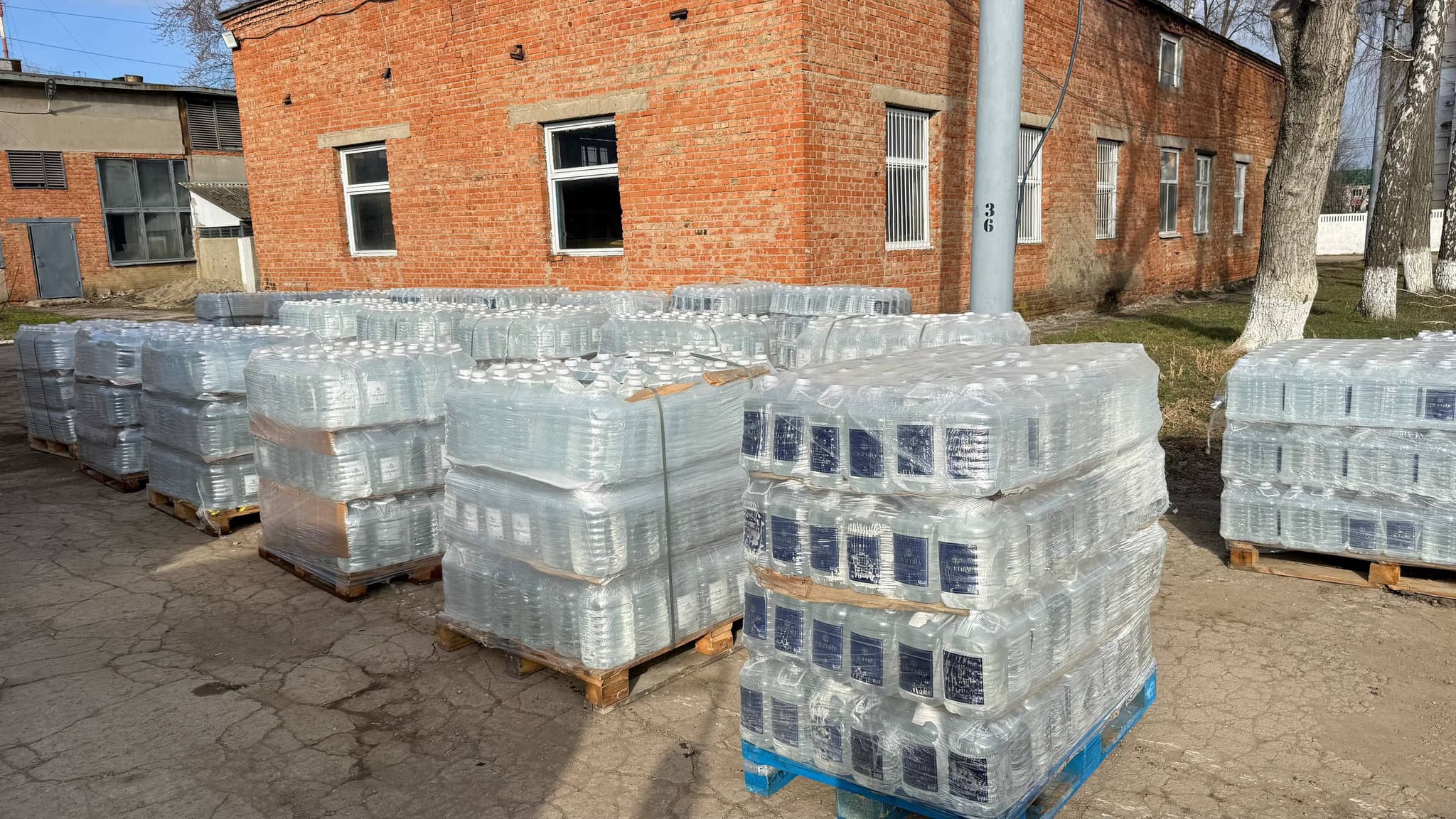 (FOTO) Start distribuirii apei oferite de Renato Usatîi municipiului Bălți! Alexandr Petkov: „Mulțumesc pentru această acțiune de binefacere!” (4)