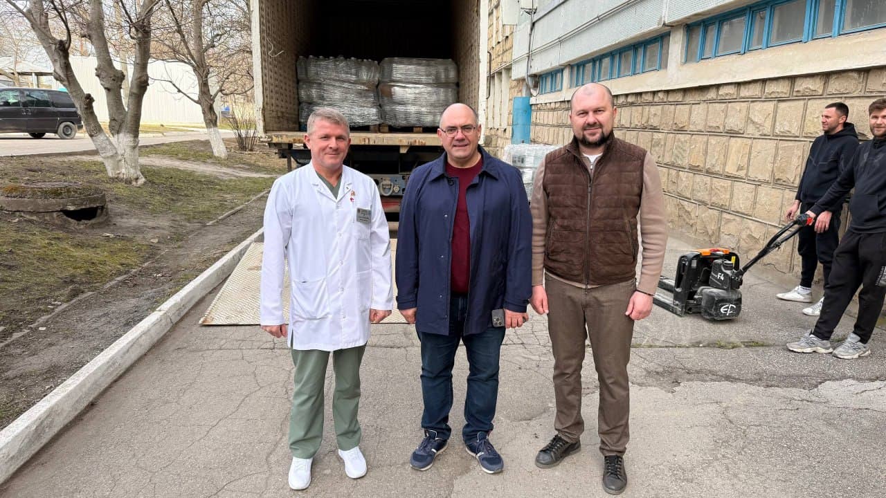 (FOTO) Start distribuirii apei oferite de Renato Usatîi municipiului Bălți! Alexandr Petkov: „Mulțumesc pentru această acțiune de binefacere!” (8)