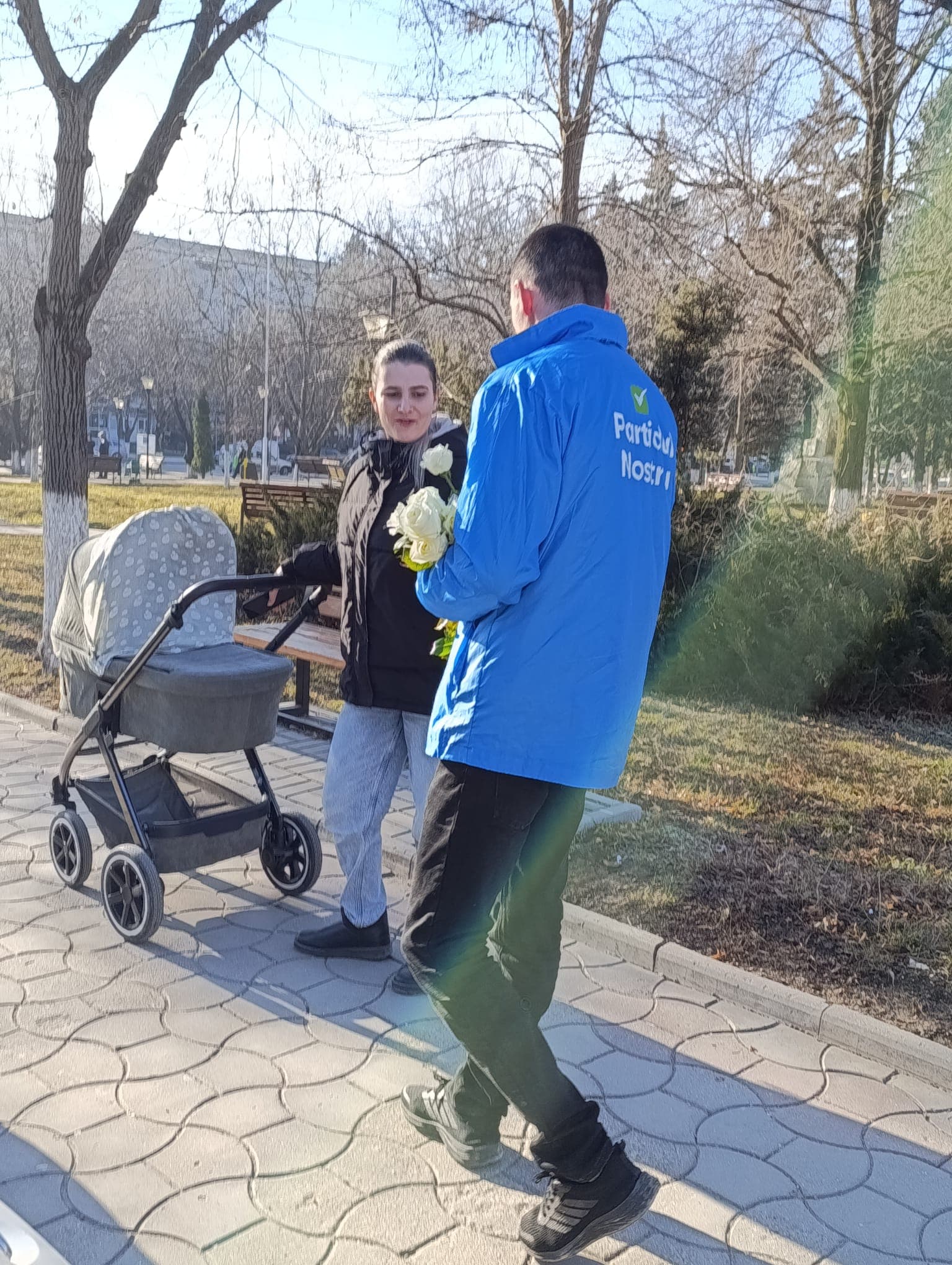 Bărbații Partidului Nostru au felicitat femeile de 8 Martie în toată țara. Renato Usatîi: „Voi sunteți lumina și echilibrul vieților noastre, vă mulțumim!” (62)