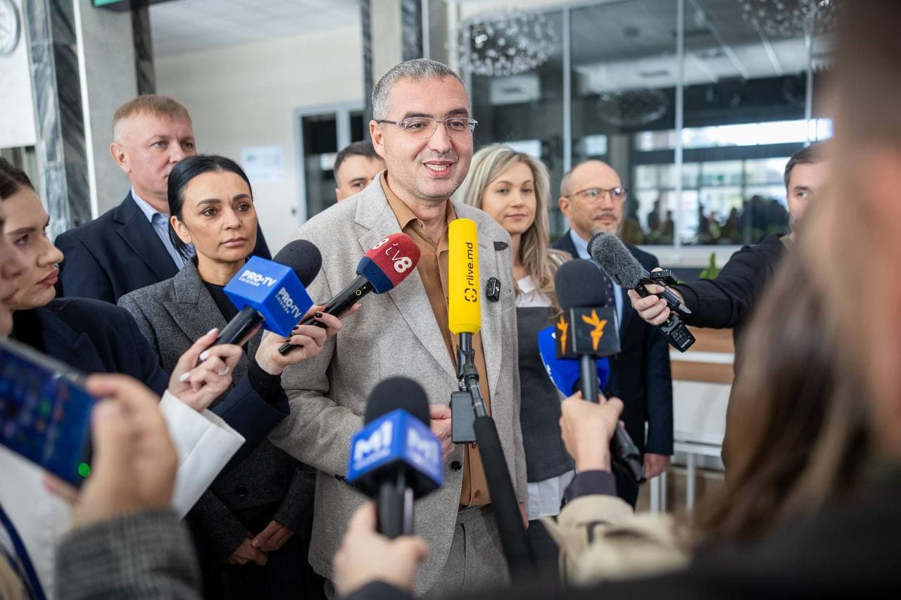 Renato Usatîi a votat împreună cu echipa Partidului Nostru: Am votat pentru o Moldovă puternică și prosperă, pentru o Moldova în care standardele europene și mondiale devin realitate! Vectorul dezvoltării naționale trebuie să fie prioritate! (3)