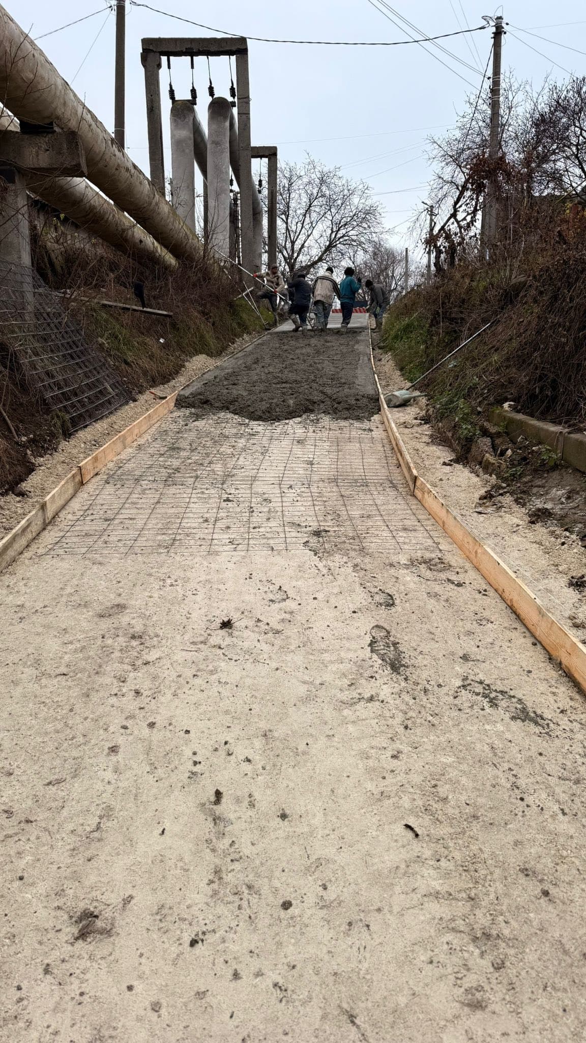 (FOTO) Reabilitare majoră a infrastructurii rutiere în municipiul Bălți. Până la Anul Nou va fi complet restaurată una dintre străzile centrale și un pod (4)