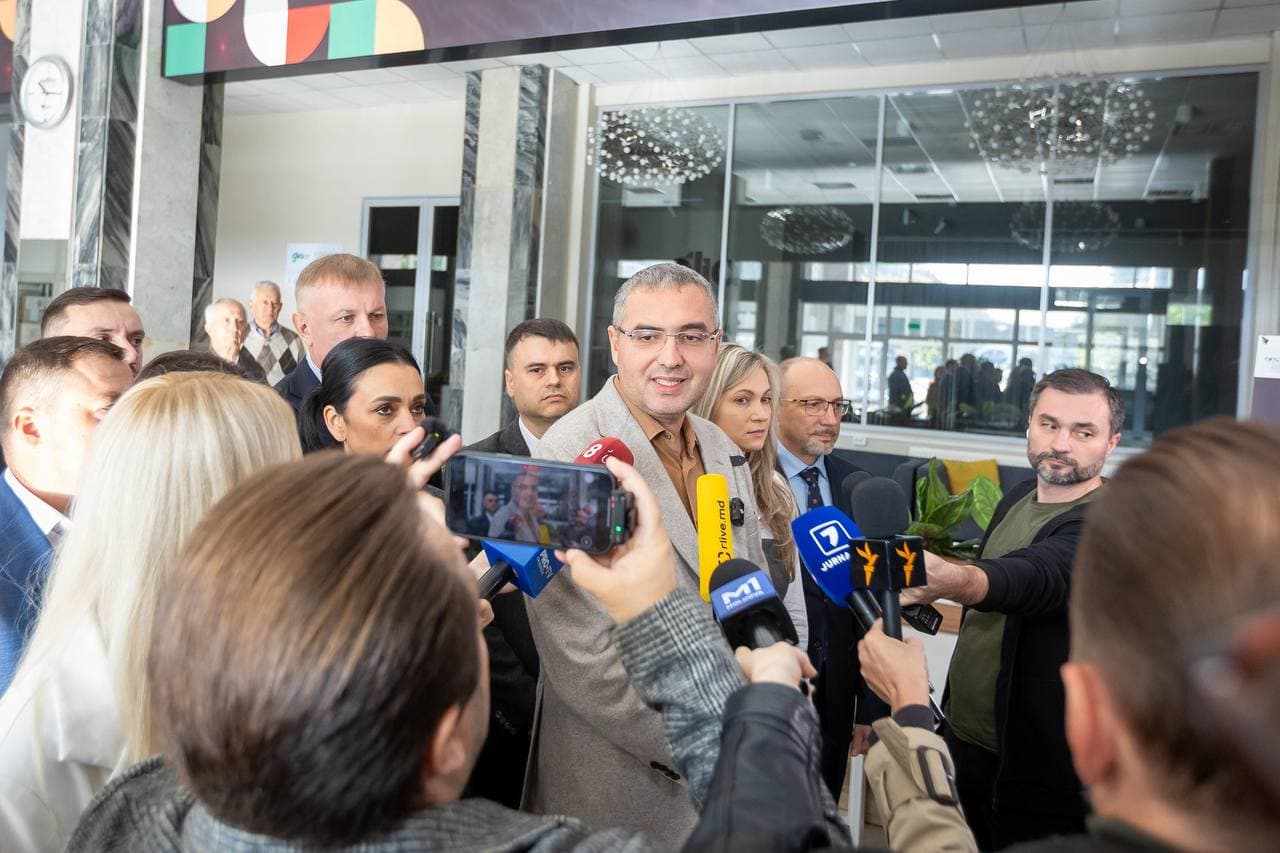 Renato Usatîi a votat împreună cu echipa Partidului Nostru: Am votat pentru o Moldovă puternică și prosperă, pentru o Moldova în care standardele europene și mondiale devin realitate! Vectorul dezvoltării naționale trebuie să fie prioritate! (4)