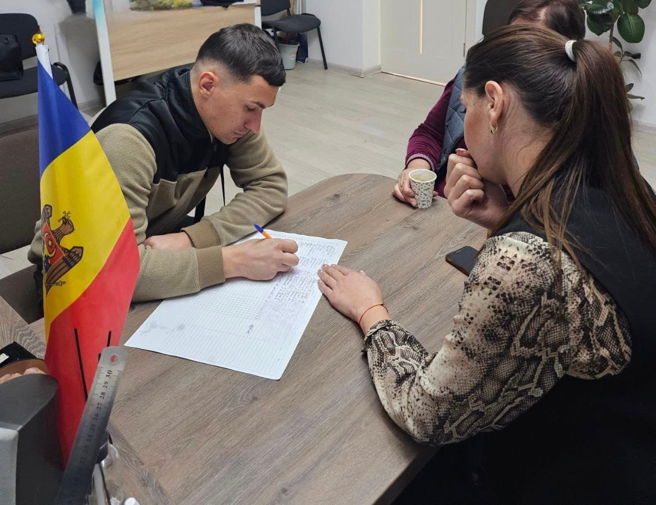 Continuă campania de colectare a semnăturilor pentru candidatura lui Renato Usatîi la funcția de președinte al țării (7)
