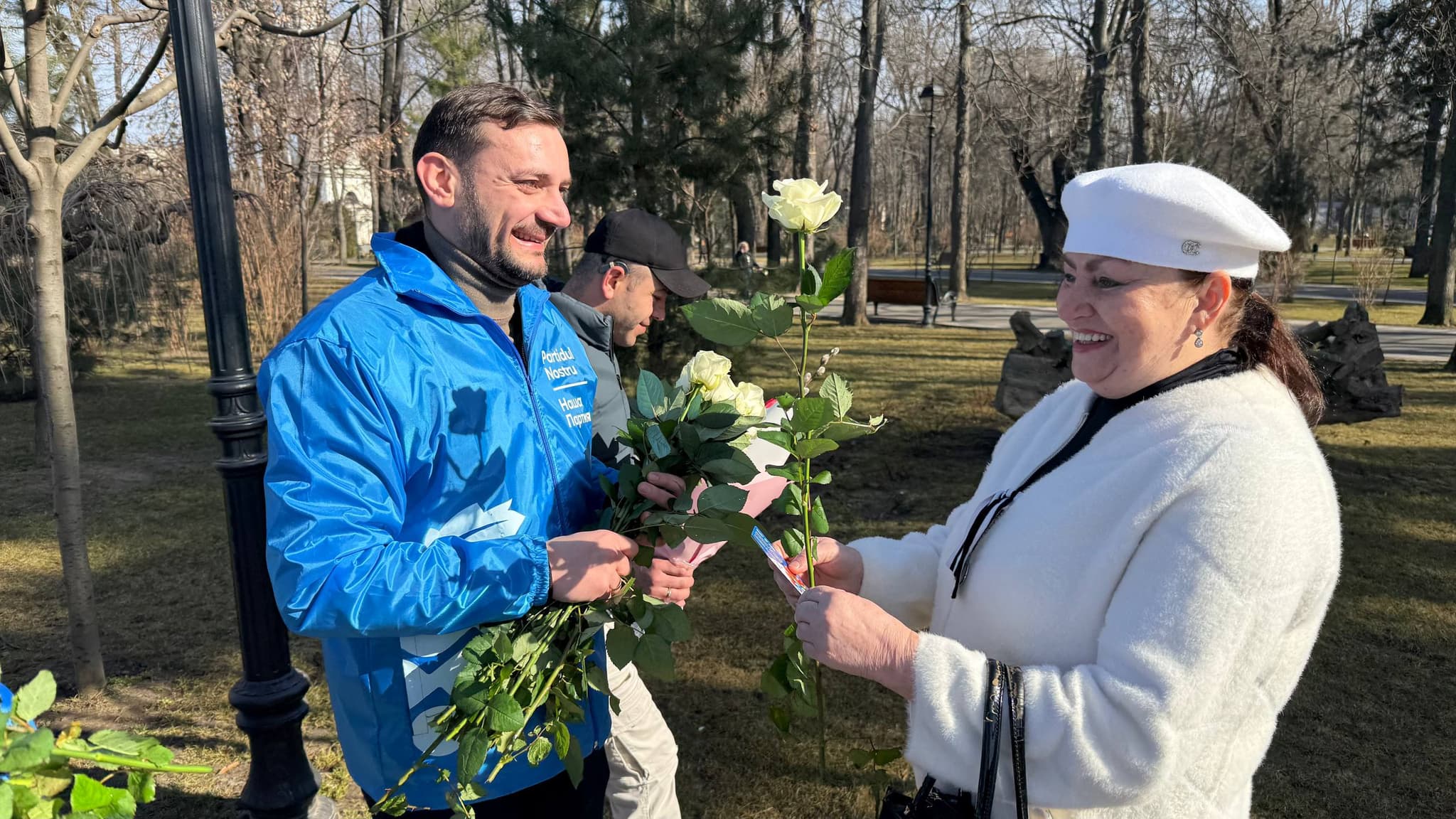 Bărbații Partidului Nostru au felicitat femeile de 8 Martie în toată țara. Renato Usatîi: „Voi sunteți lumina și echilibrul vieților noastre, vă mulțumim!” (5)