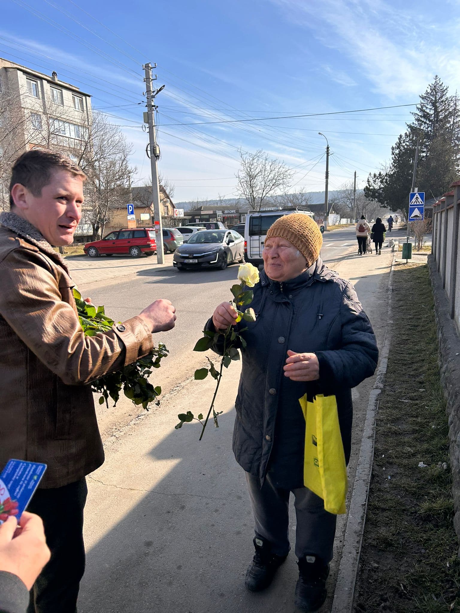 Bărbații Partidului Nostru au felicitat femeile de 8 Martie în toată țara. Renato Usatîi: „Voi sunteți lumina și echilibrul vieților noastre, vă mulțumim!” (13)
