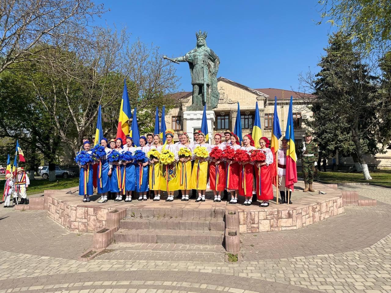 Ziua Drapelului, sărbătorită în localitățile conduse primari de la Partidul Nostru. Renato Usatîi: O Moldovă respectată începe cu respectul pentru cetățeni! (4)
