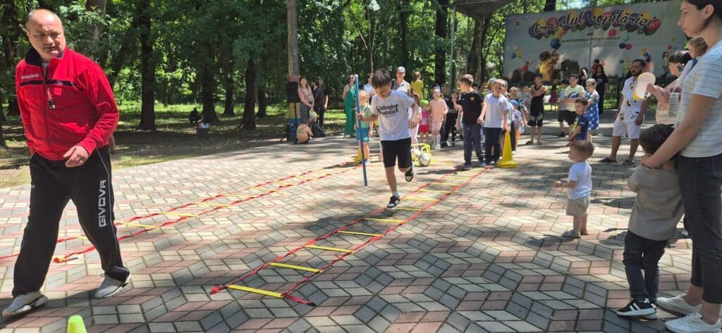 Înghețată, călătorii cu eco-transportul, joc cu personaje din povești, facepainting, așa au sărbătorit 1 iunie orașele și satele conduse de primarii Partidului Nostru (15)