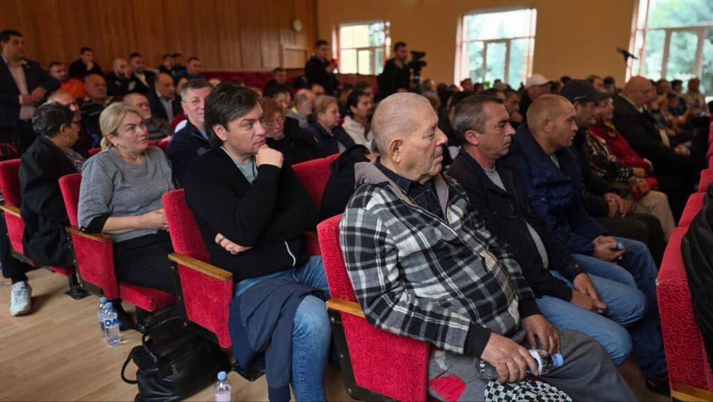 Renato Usatîi se întreabă de ce tace opoziția parlamentară în legătură cu inițiativa de modificare a Constituției pentru protejarea pământului moldovenesc?! (4)