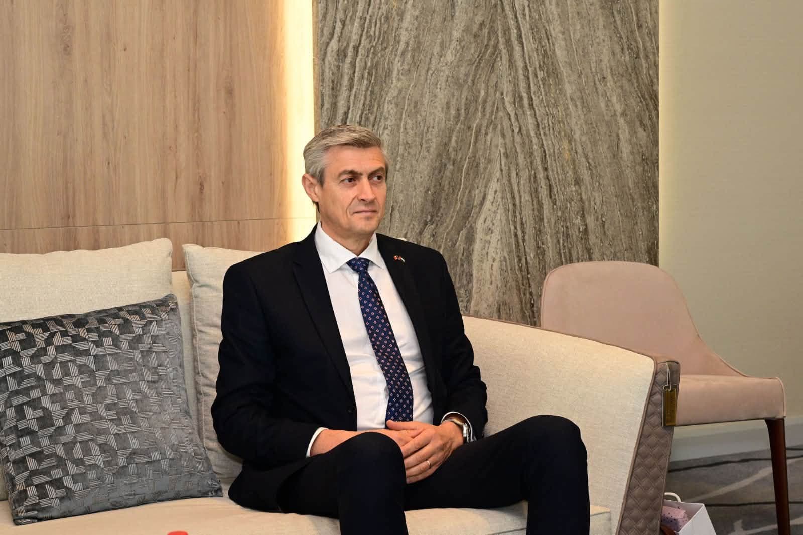 Renato Usatîi discută cu președinta grupului de prietenie EAU–Moldova despre investiții și proiecte comune: „Astăzi am mai făcut un pas și am continuat să consolidăm fundamentul pentru ca Republica Moldova să devină o țară puternică și prosperă!” (3)